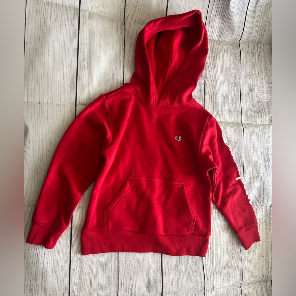 Champion Boys Signature Fleece Hoodie size 5. NEW without tags!❤️🖤